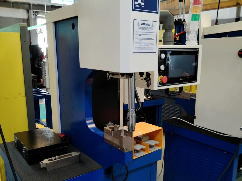 RSM 618MSPe fastener insertion press overview on the shop floor