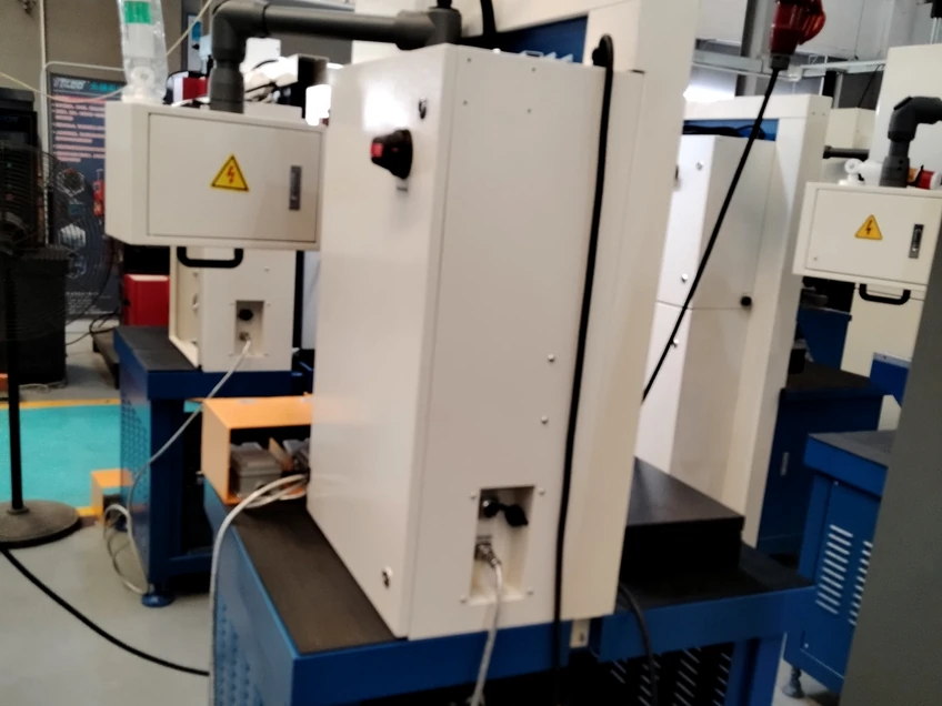 Side view of the RSM 618MSPe fastener insertion machine on the shop floor