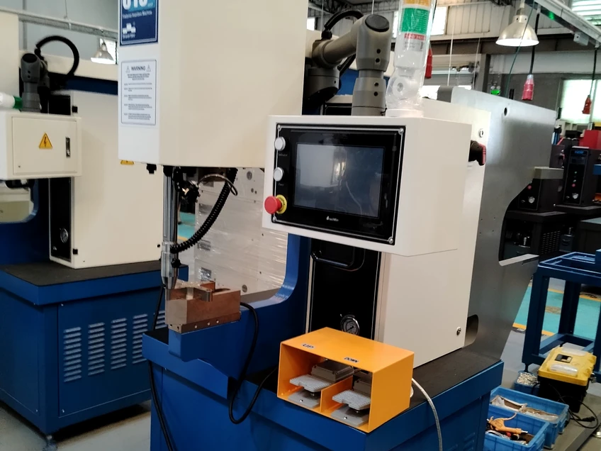 Touchscreen control and laser locating light on the RSM 618MSPe insertion press